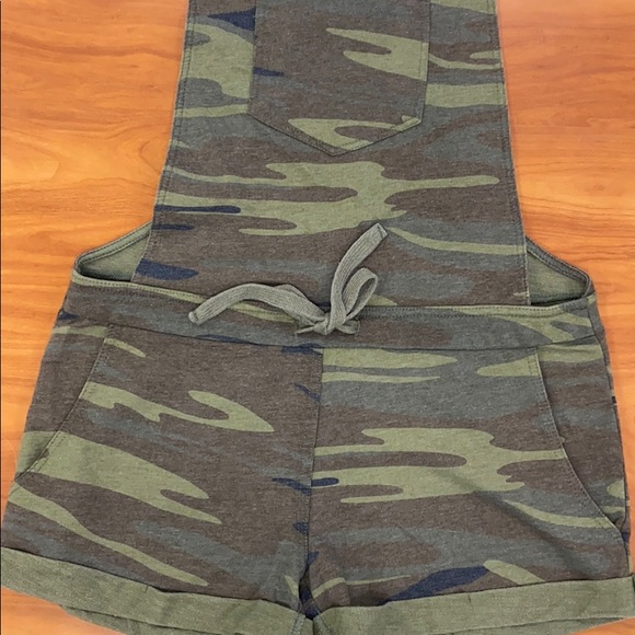 Camo shortalls NWOT - Picture 4 of 7